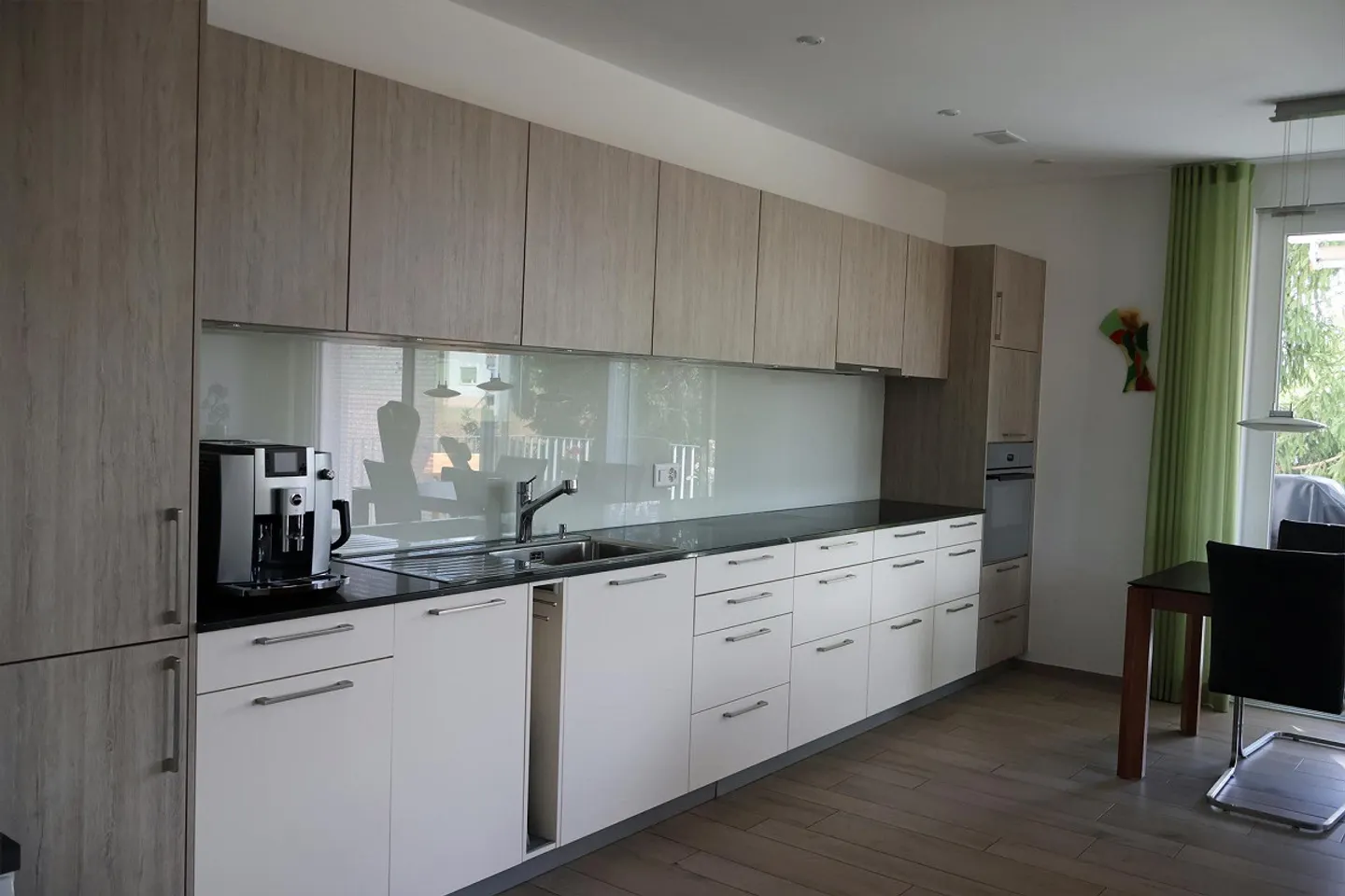 Attractive 2.5-room apartment with a view of the vineyards - Photo 3 of 16