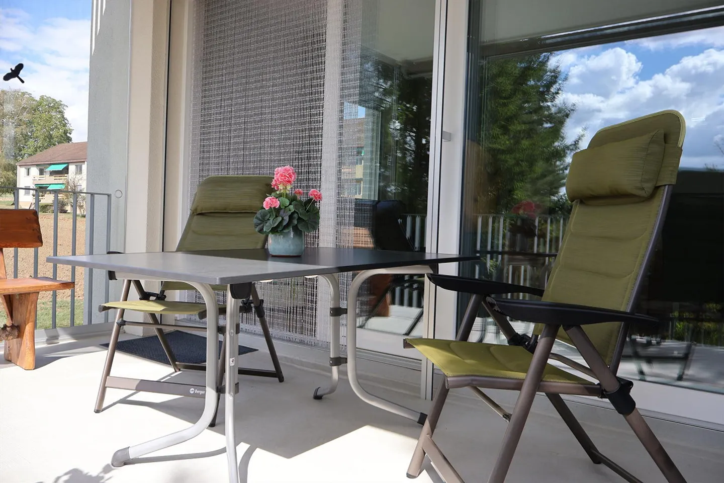 Attractive 2.5-room apartment with a view of the vineyards - Photo 14 of 16