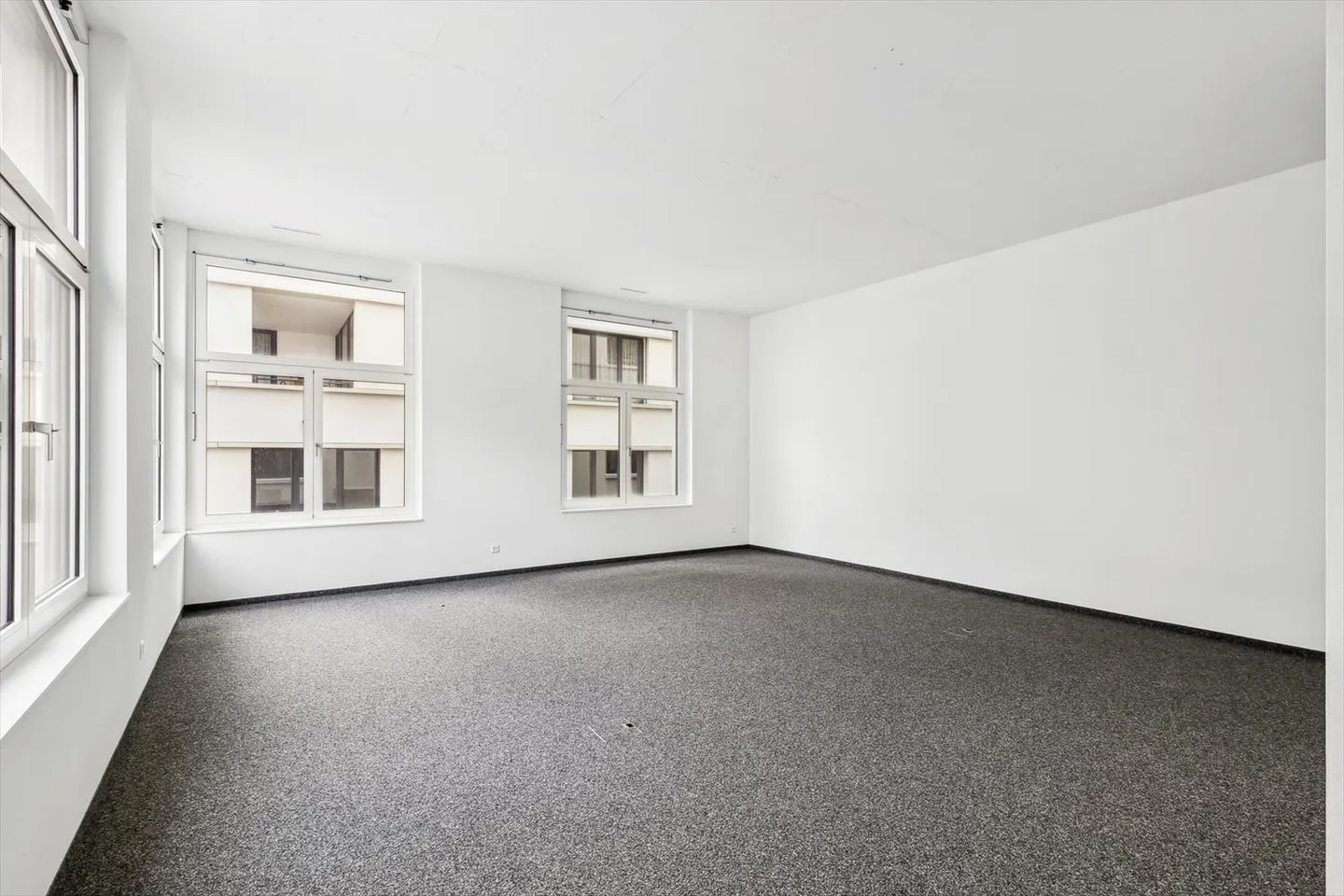 Get started here! Fully equipped, new office in a central location. - Photo 4 of 5