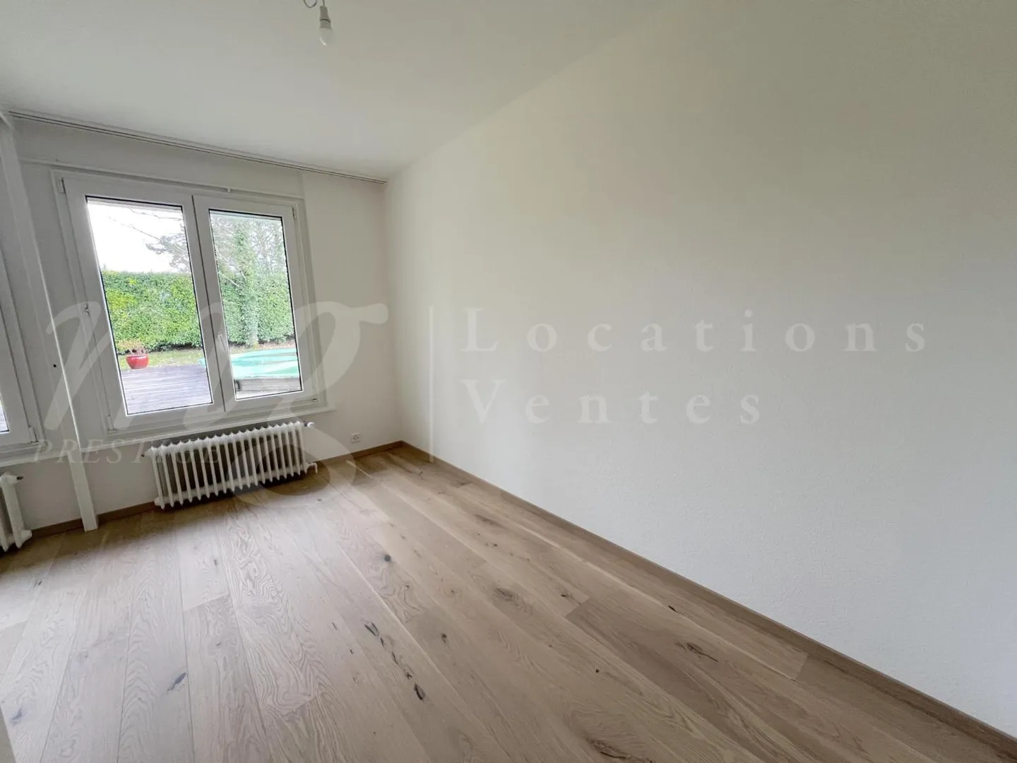 GRANDE MAISON INDIVIDUELLE AVEC UN GRAND JARDIN PRIVÉ DE 1250 M2 ET PISCINE - Photo 6 sur 10