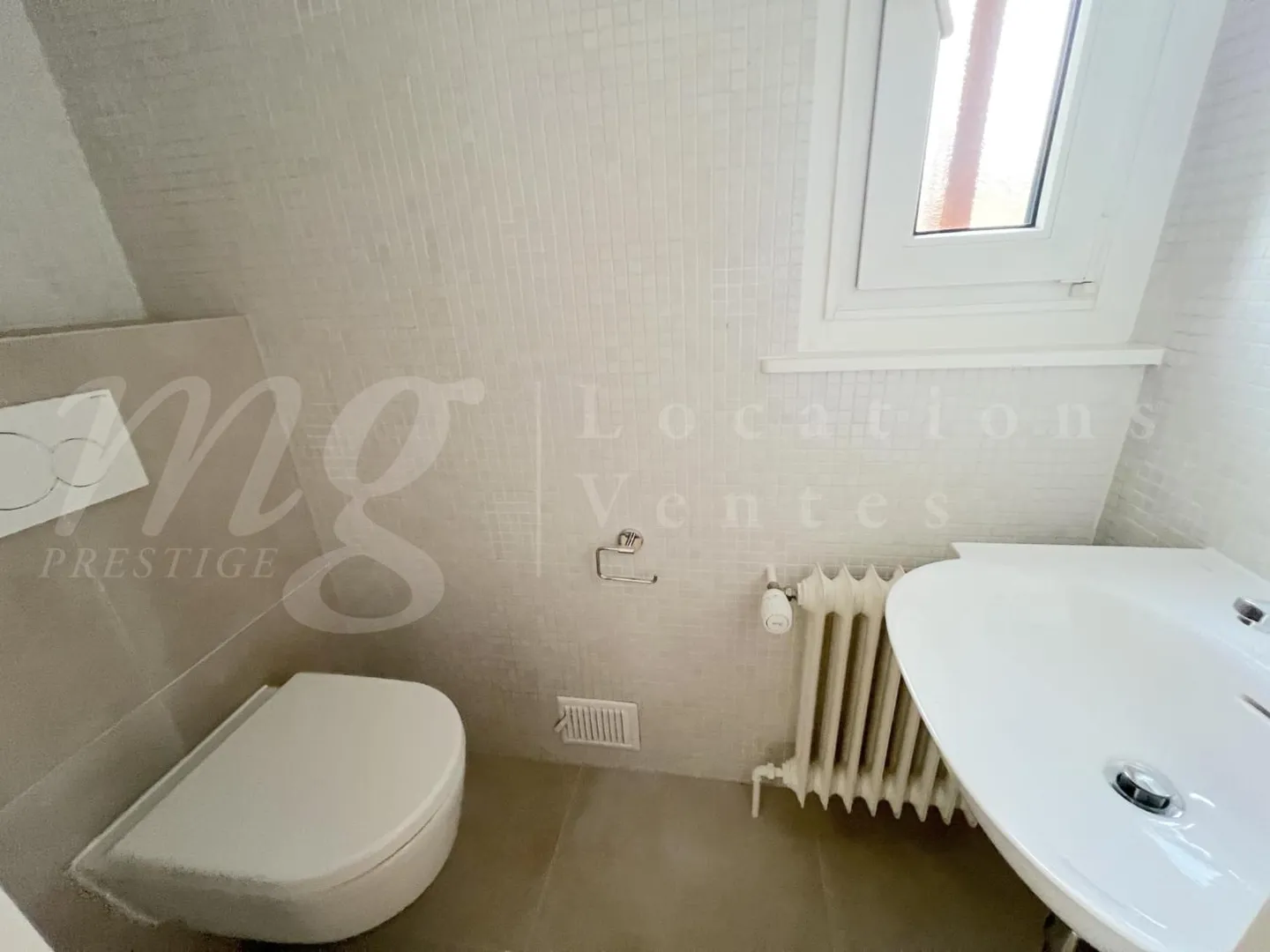 GRANDE MAISON INDIVIDUELLE AVEC UN GRAND JARDIN PRIVÉ DE 1250 M2 ET PISCINE - Photo 9 sur 10