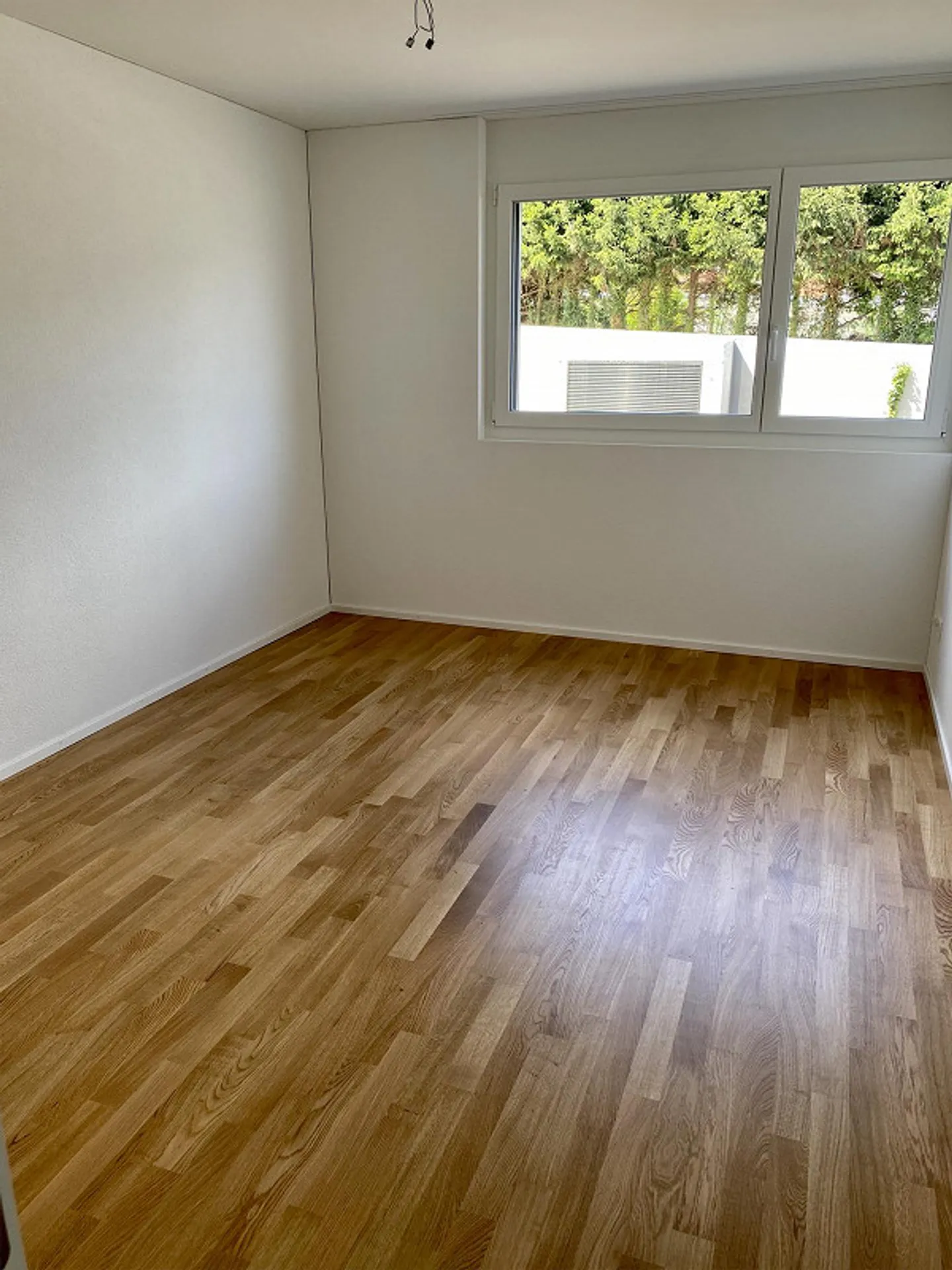 Moderne 3.5-Zimmerwohnung mit schönem Balkon inkl. Glas-Schiebesystem - Foto 8 von 13