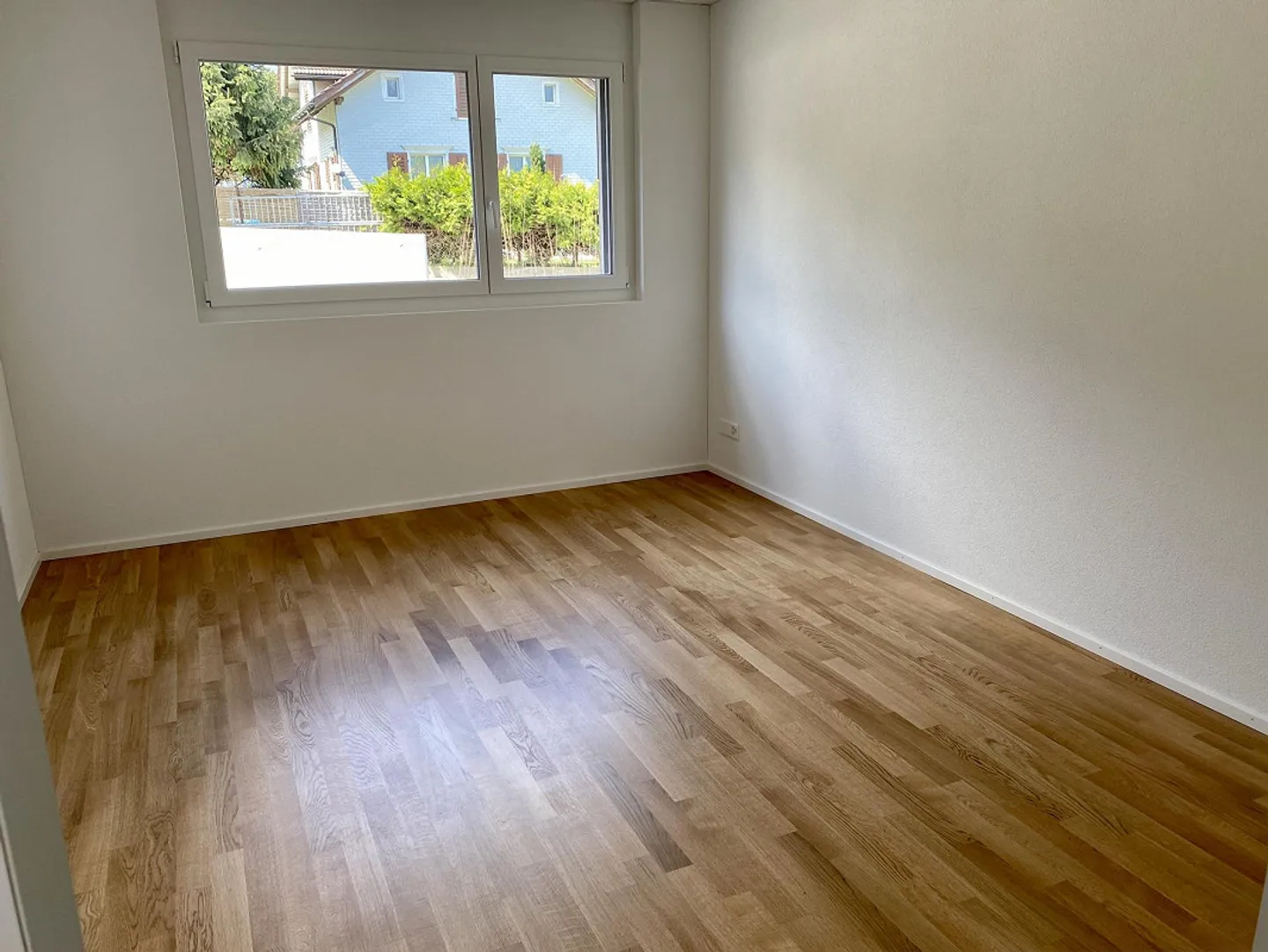 Moderne 3.5-Zimmerwohnung mit schönem Balkon inkl. Glas-Schiebesystem - Foto 9 von 13