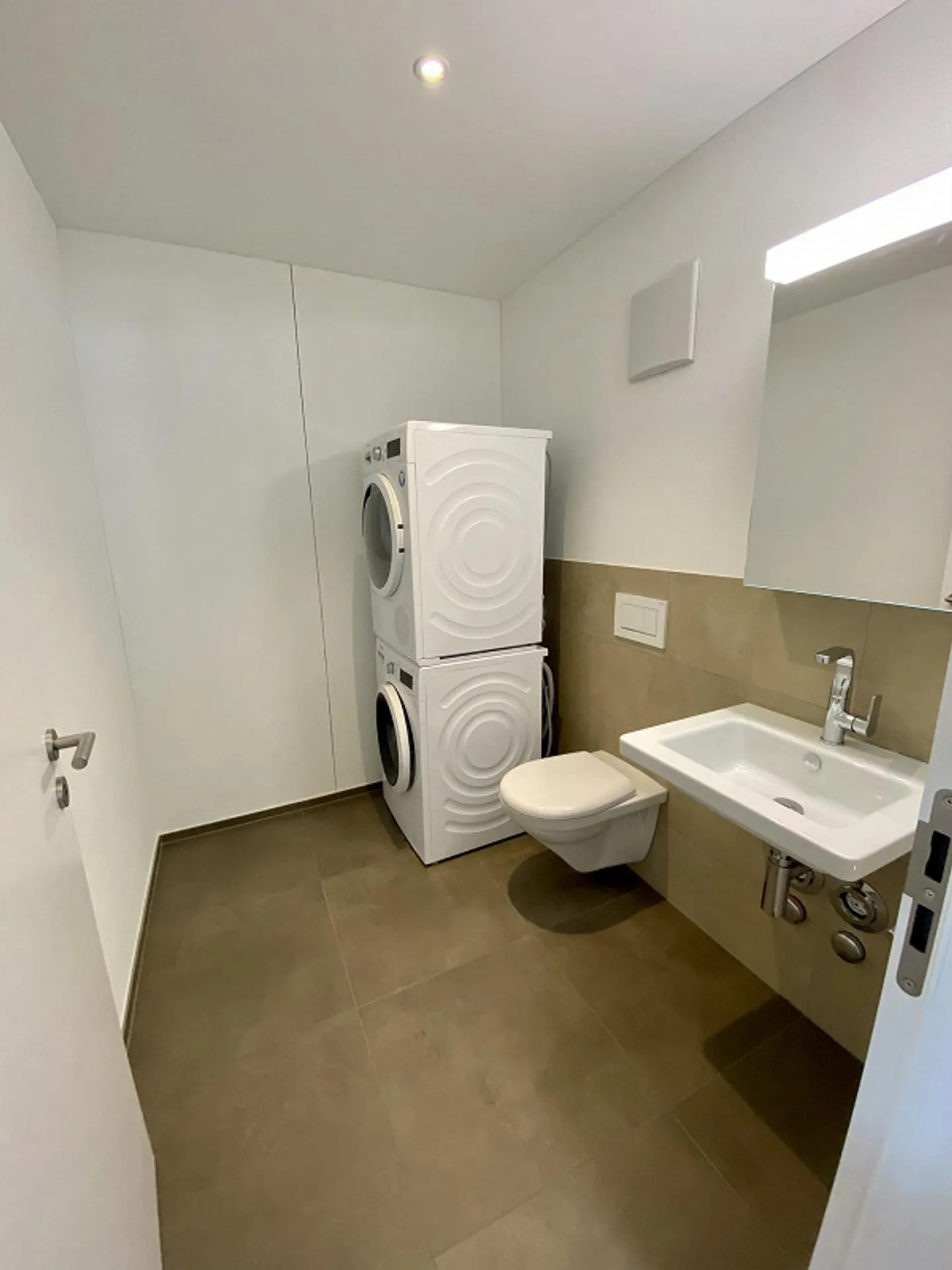 Moderne 3.5-Zimmerwohnung mit schönem Balkon inkl. Glas-Schiebesystem - Foto 11 von 13