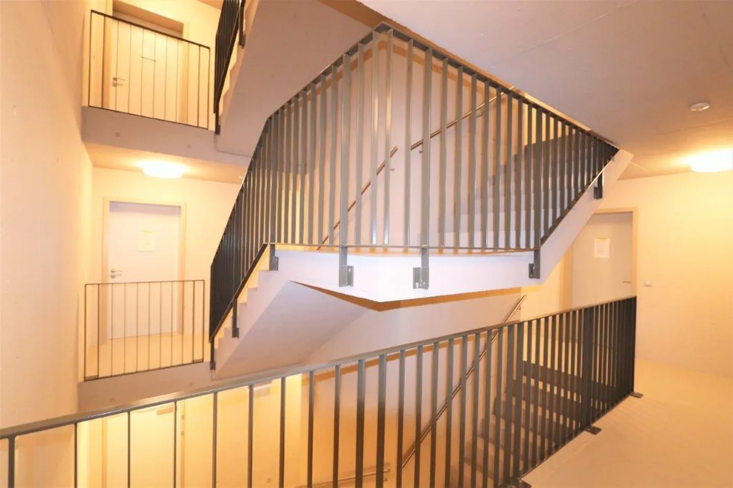 Moderne 3.5-Zimmerwohnung mit schönem Balkon inkl. Glas-Schiebesystem - Foto 12 von 13