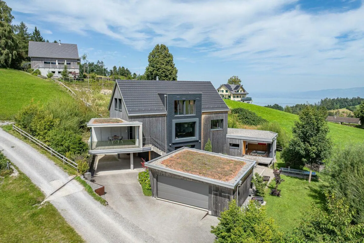 Single-family house with wellness area - Photo 3 of 15