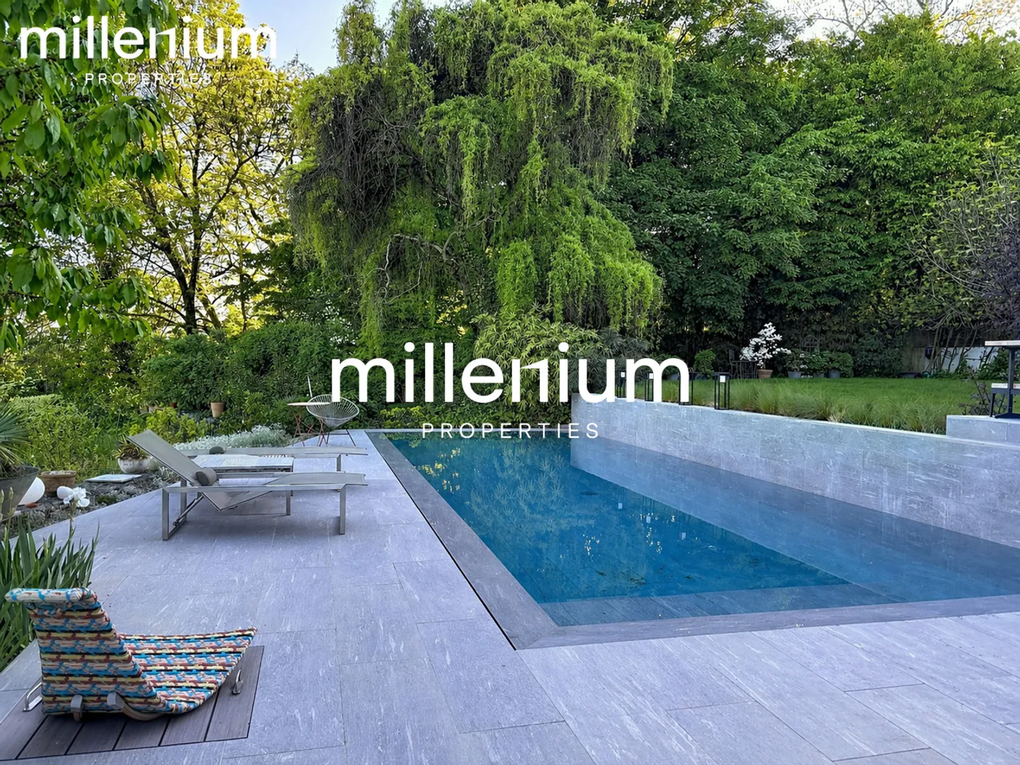 Villa Architecturale avec Vue Époustouflante - Photo 1 sur 2