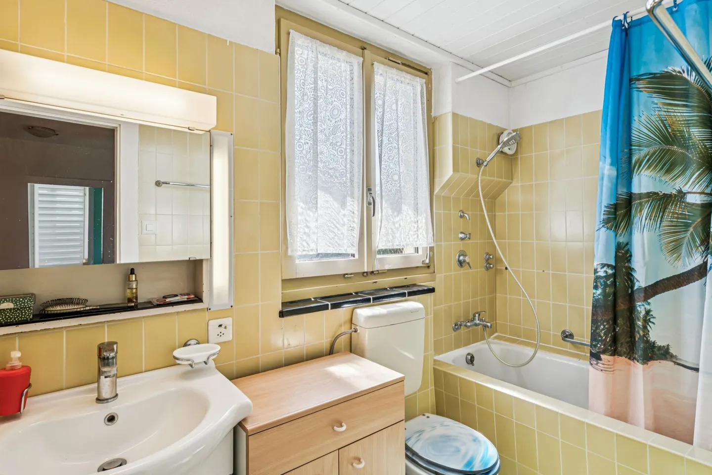 Casa unifamiliare da ristrutturare con terreno attraente - Foto 8 di 13