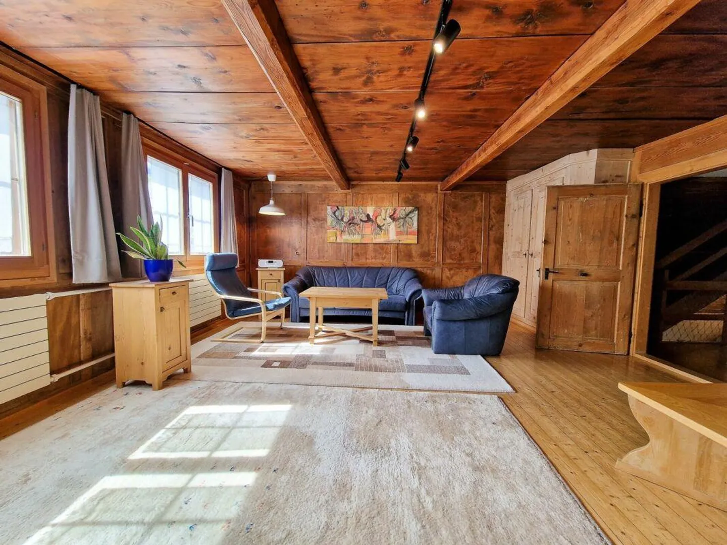 Casa in legno per famiglie con molto spazio, fascino ed energia sostenibile - Foto 3 di 18