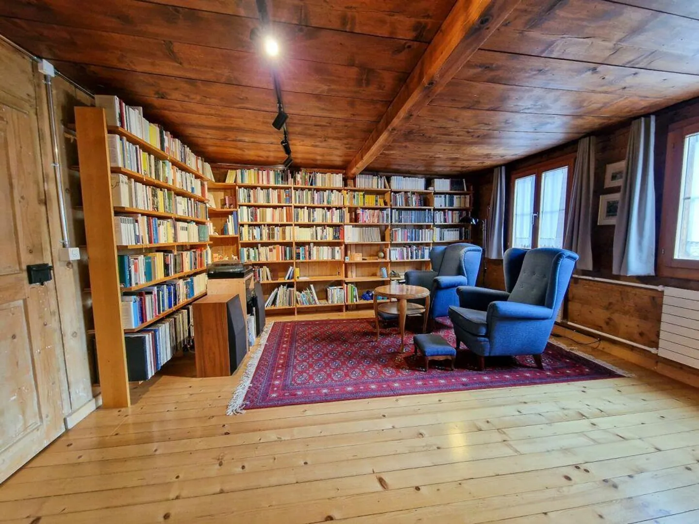 Casa in legno per famiglie con molto spazio, fascino ed energia sostenibile - Foto 4 di 18