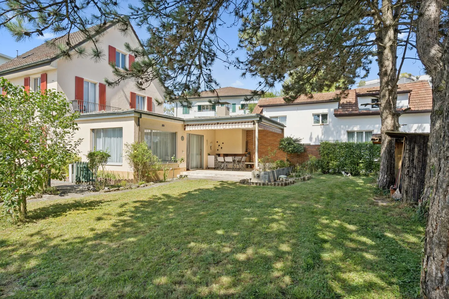 Casa unifamiliare da ristrutturare con terreno attraente - Foto 10 di 13