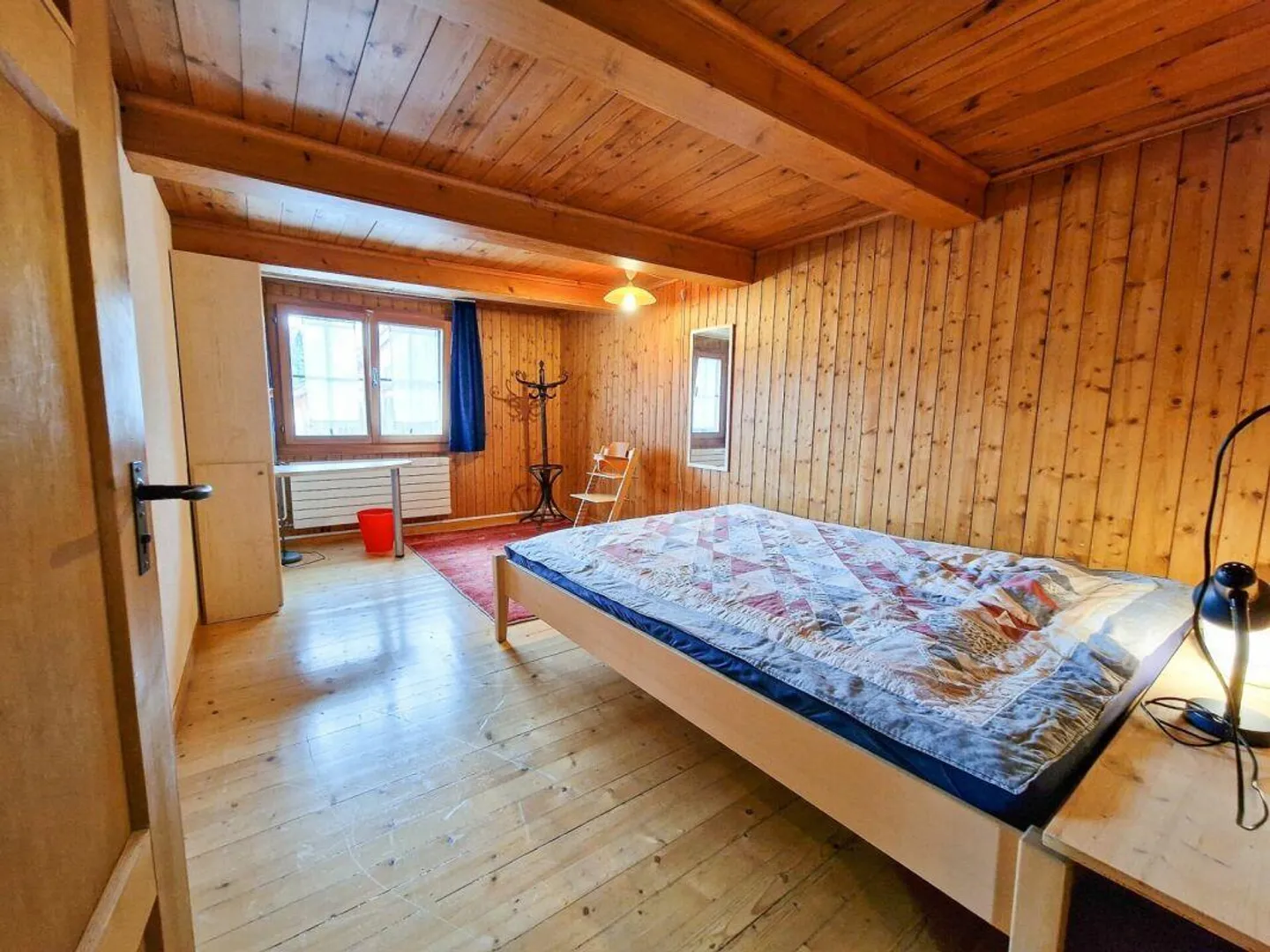 Casa in legno per famiglie con molto spazio, fascino ed energia sostenibile - Foto 9 di 18