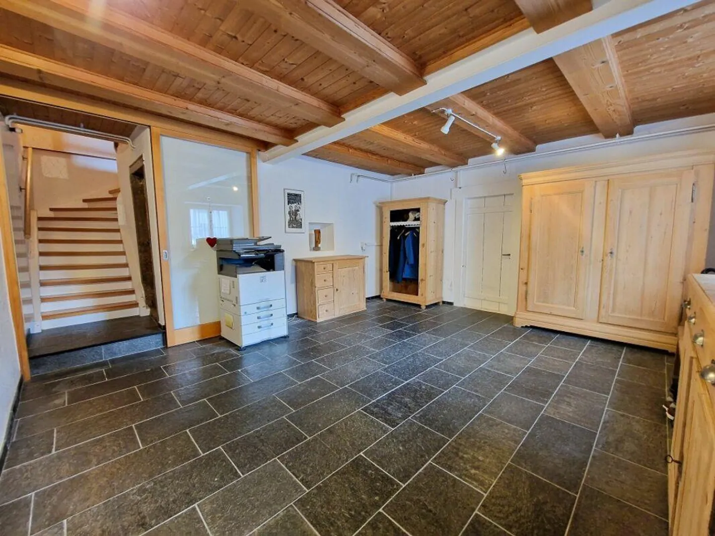 Casa in legno per famiglie con molto spazio, fascino ed energia sostenibile - Foto 14 di 18