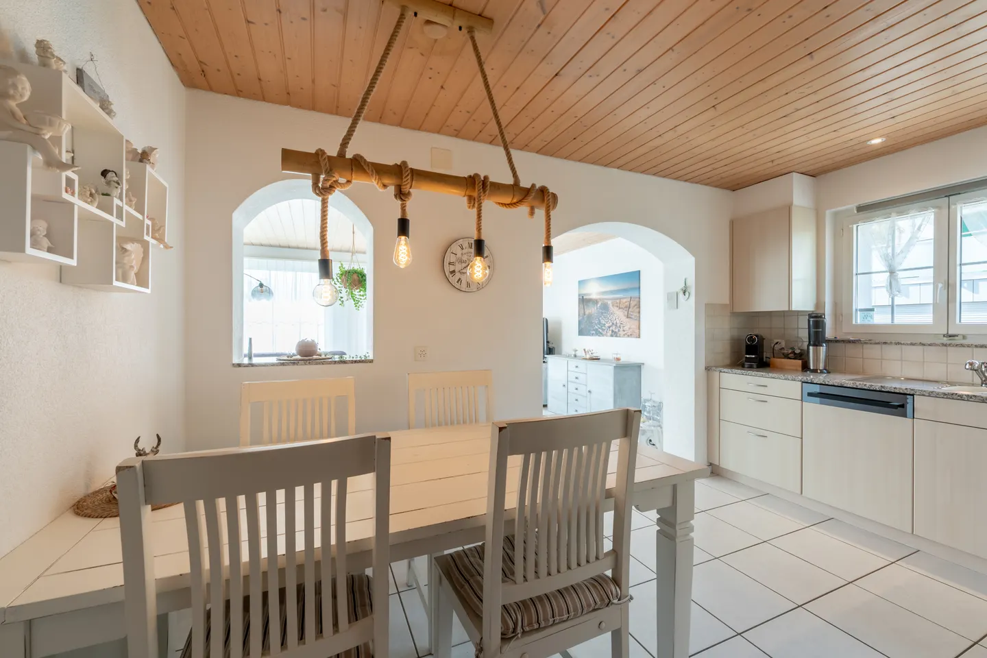 Zwei Wohnungen, ein Zuhause voller Möglichkeiten - Photo 3 of 8