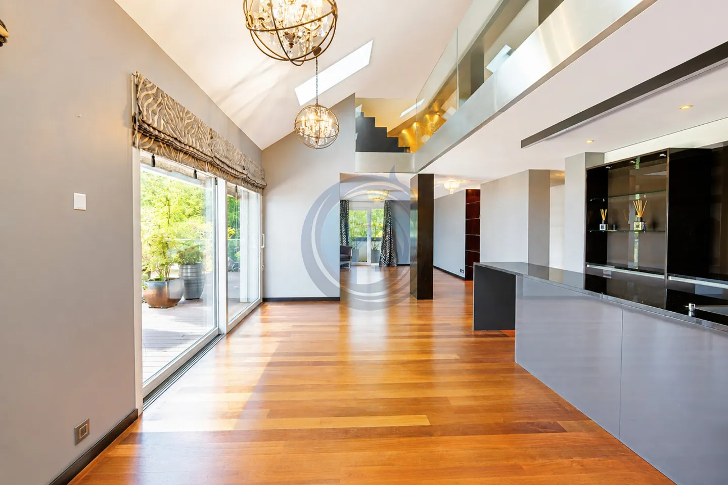 LUXURIOUS DUPLEX APARTMENT WITH LAKE VIEW - Photo 4 of 22
