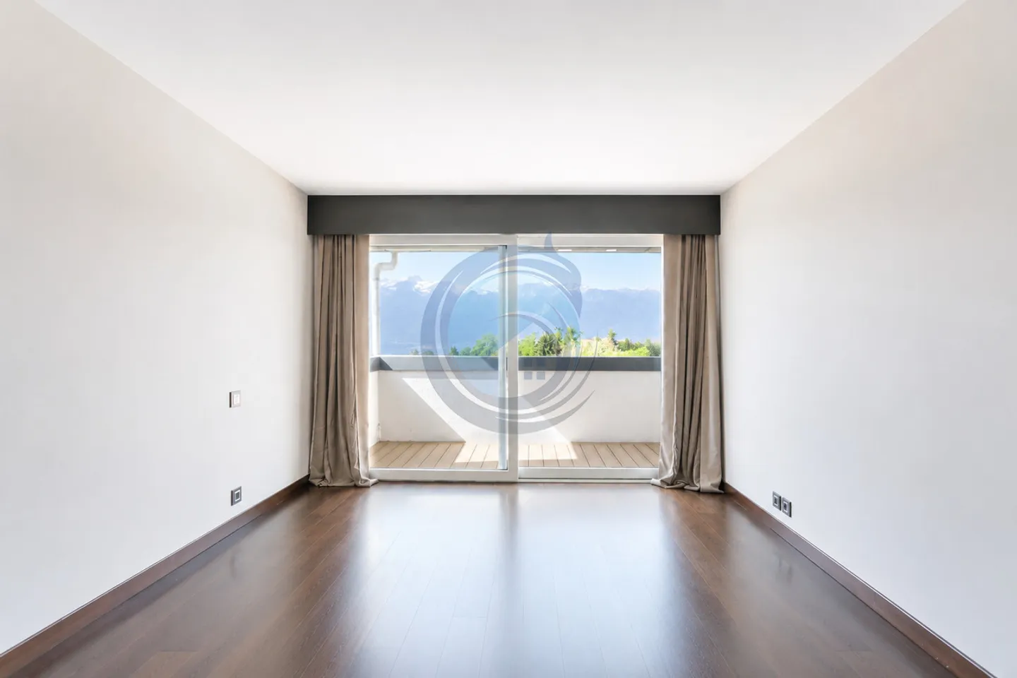 LUXURIOUS DUPLEX APARTMENT WITH LAKE VIEW - Photo 14 of 22