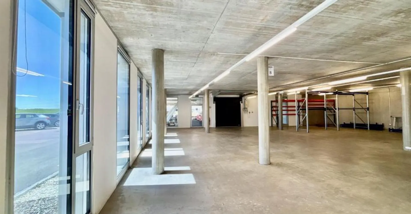 Vaud local storage showroom depot for rent in Budron Mont-sur-Lausanne - Photo 4 of 11