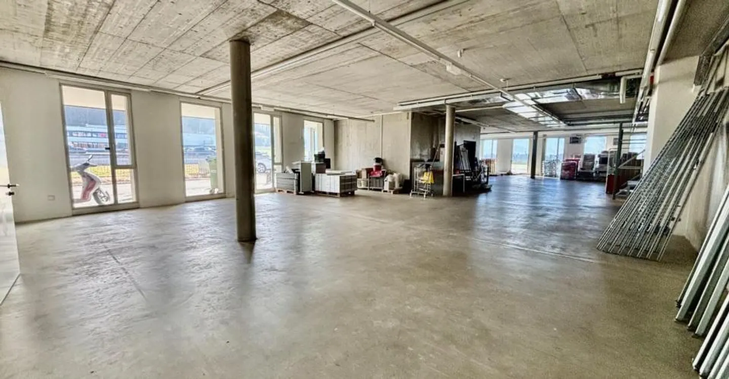 Vaud local storage showroom depot for rent in Budron Mont-sur-Lausanne - Photo 6 of 11