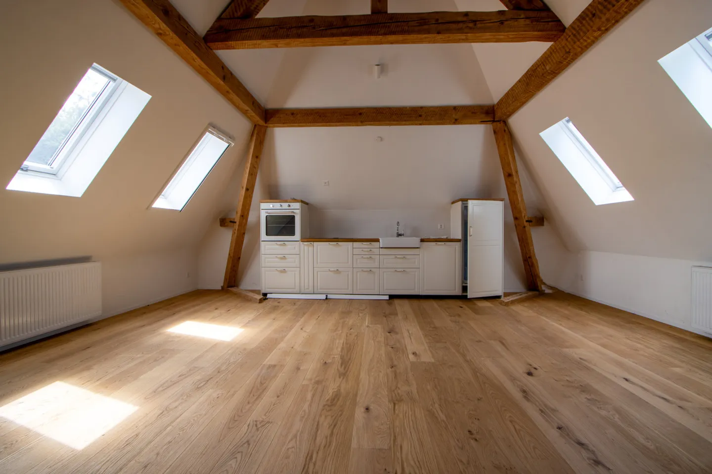 Cozy attic apartment for rent / 1 month rent free - Photo 1 of 6