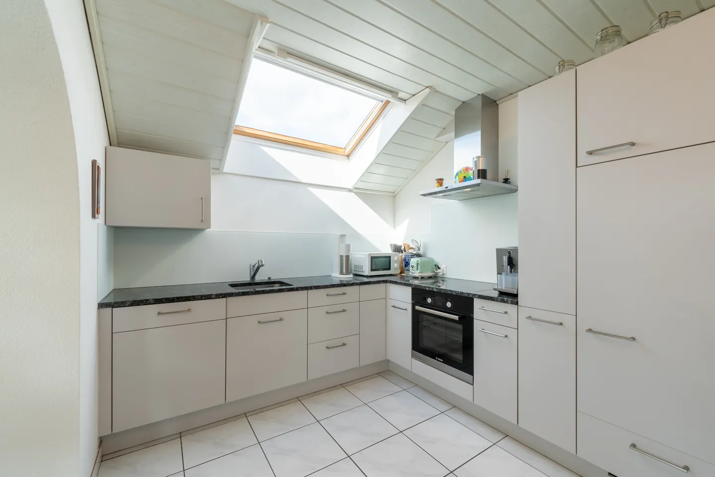 Zwei Wohnungen, ein Zuhause voller Möglichkeiten - Photo 6 of 8