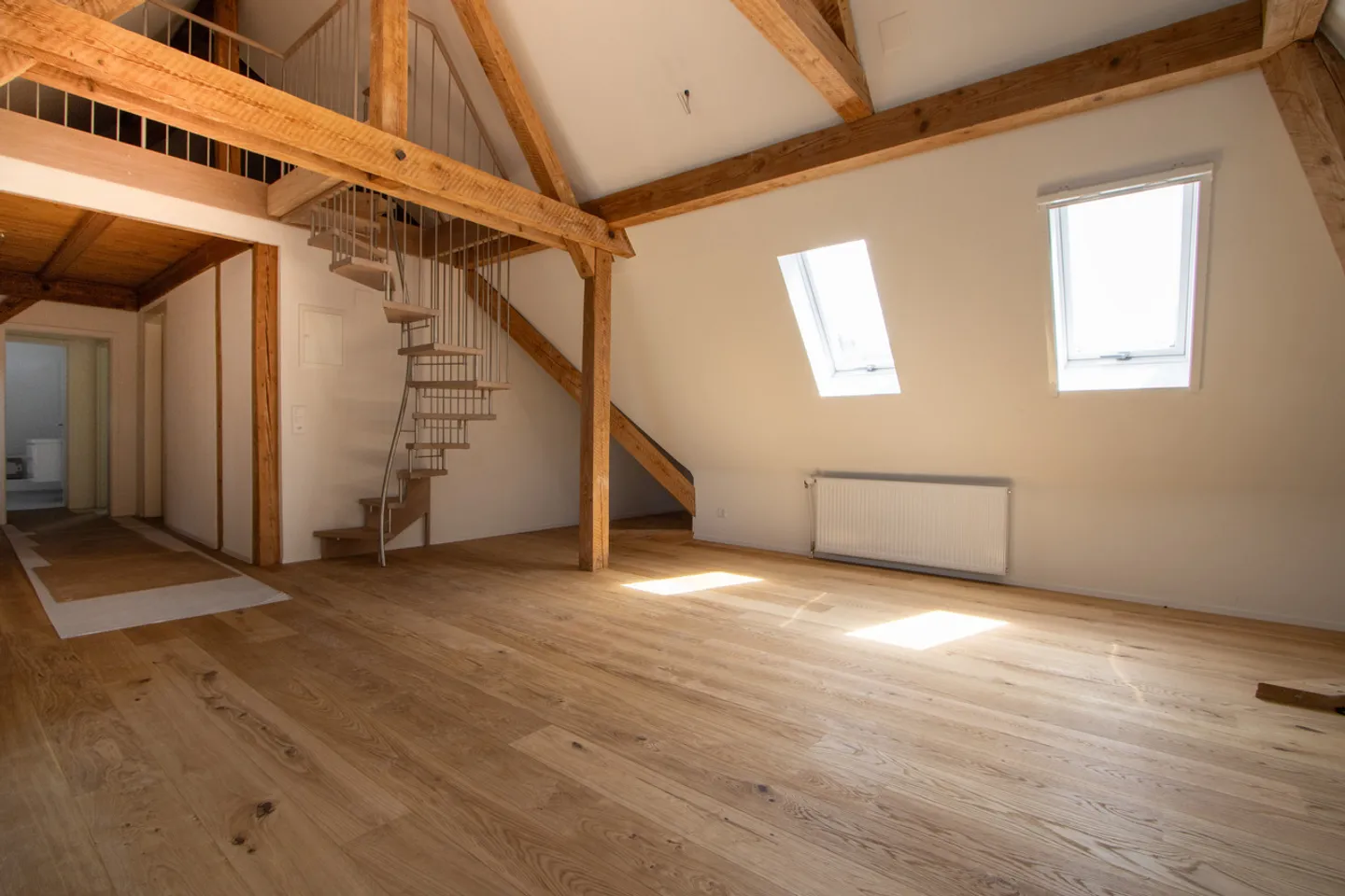 Cozy attic apartment for rent / 1 month rent free - Photo 3 of 6