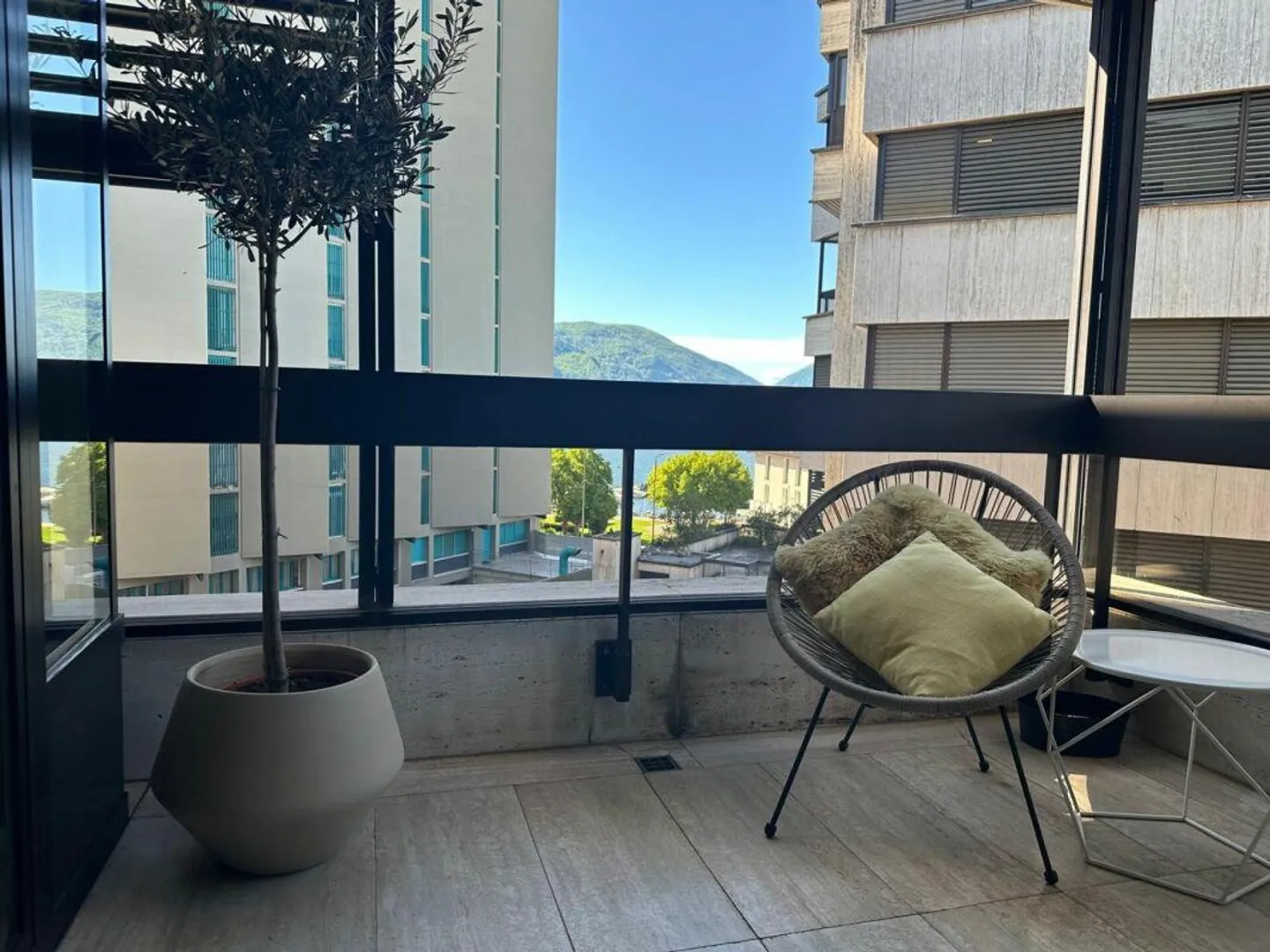 Beautiful 3.5-room apartment in a prestigious residence - Photo 2 of 2