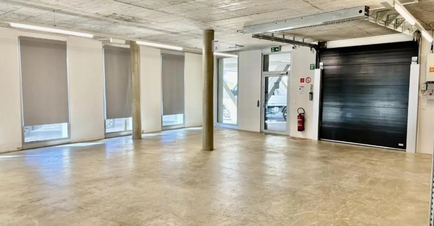 Vaud local storage showroom depot for rent in Budron Mont-sur-Lausanne - Photo 1 of 11