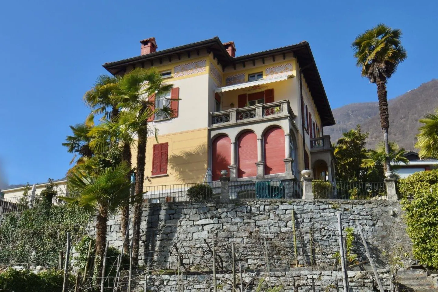 Maison multifamiliale historique avec terrain dans un emplacement de choix - Photo 4 sur 5