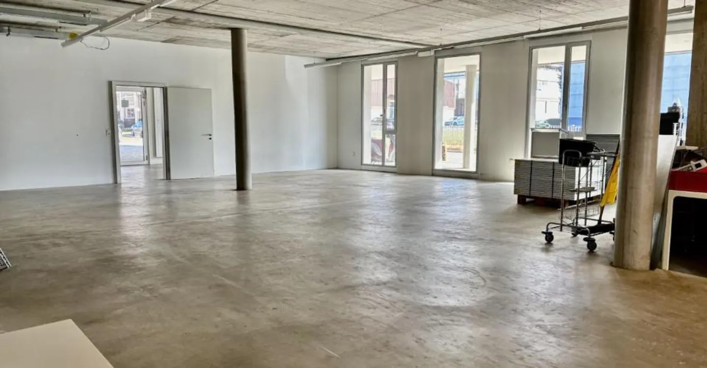 Vaud local storage showroom depot for rent in Budron Mont-sur-Lausanne - Photo 10 of 11