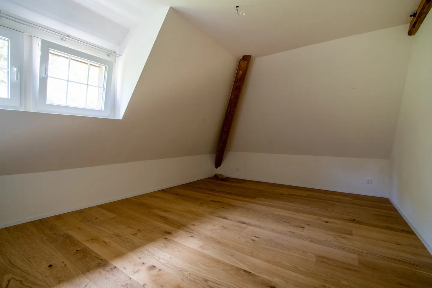 Cozy attic apartment for rent / 1 month rent free - Photo 5 of 6