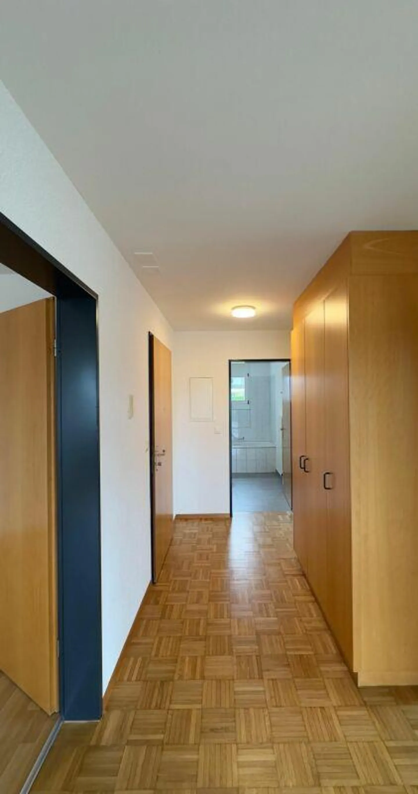 Sonnige 3.5-Zimmer-Wohnung mit moderner Ausstattung und Balkon - Foto 4 von 9