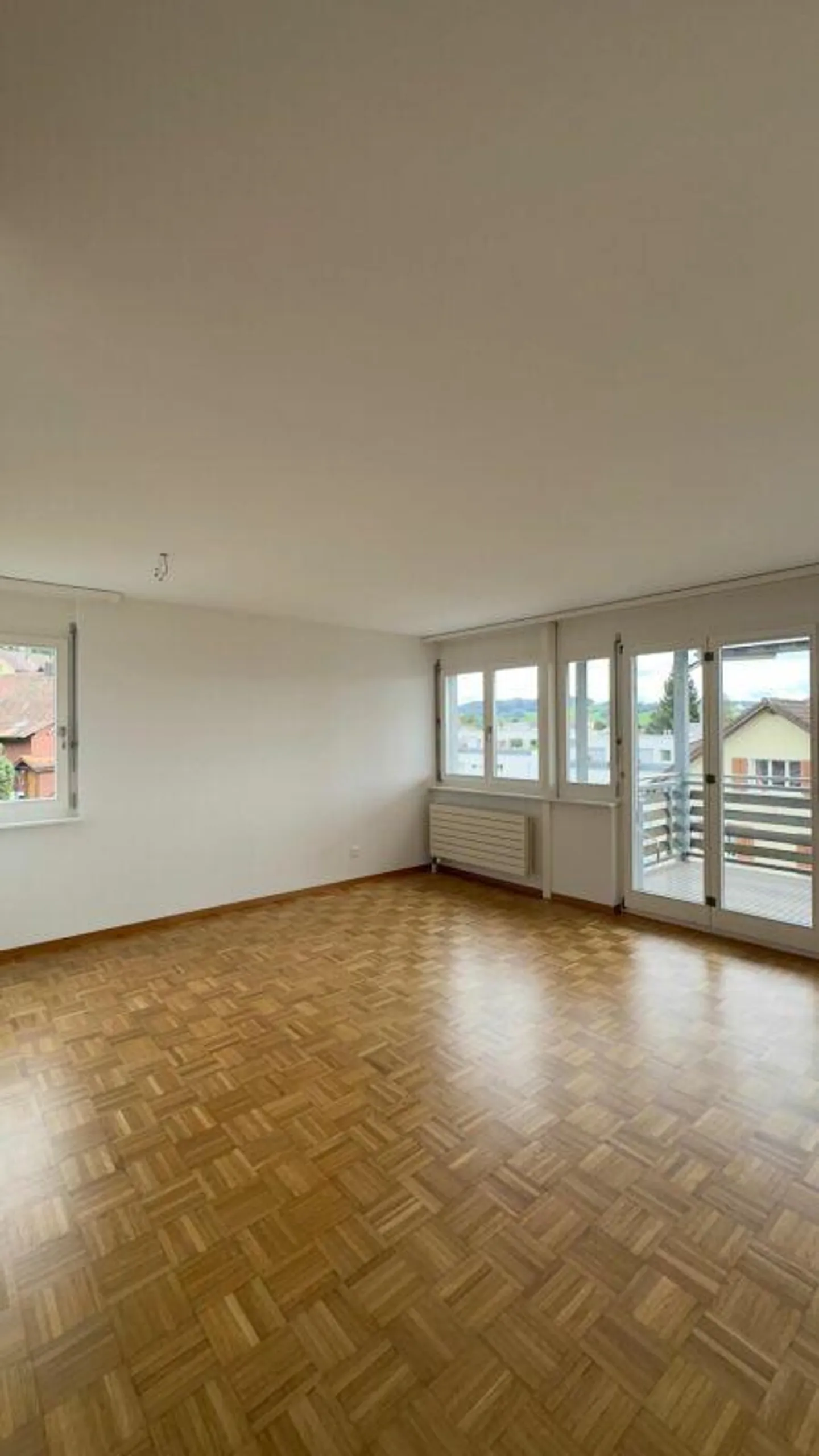 Sonnige 3.5-Zimmer-Wohnung mit moderner Ausstattung und Balkon - Foto 5 von 9