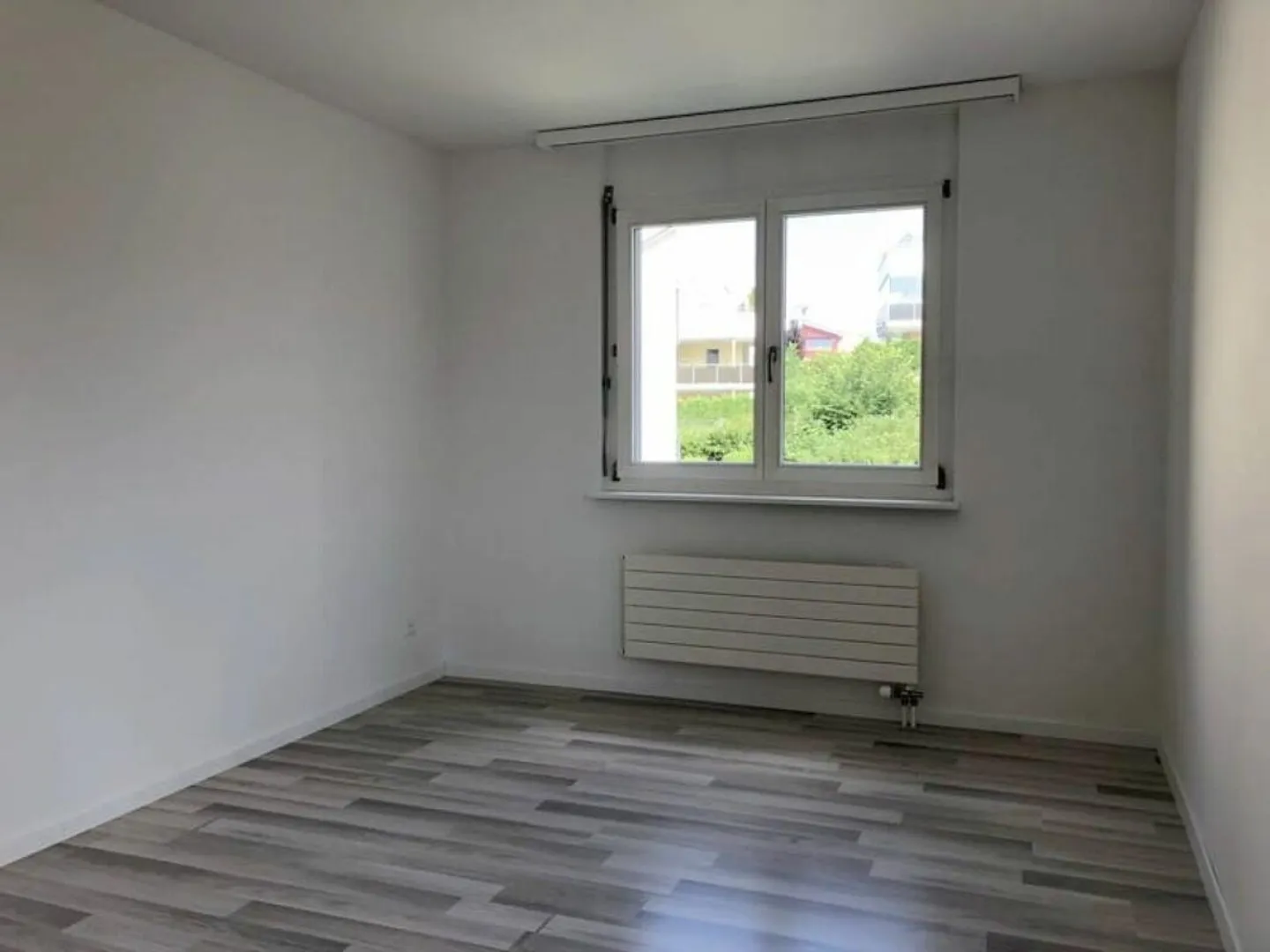 Sonnige 3.5-Zimmer-Wohnung mit moderner Ausstattung und Balkon - Foto 7 von 9
