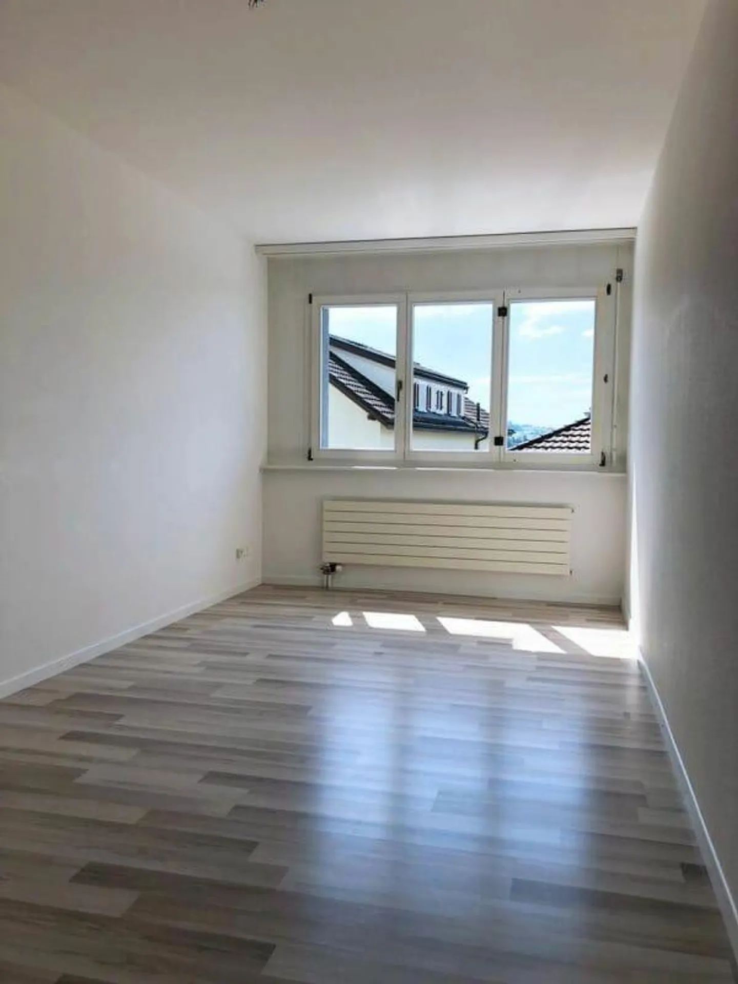 Sonnige 3.5-Zimmer-Wohnung mit moderner Ausstattung und Balkon - Foto 8 von 9