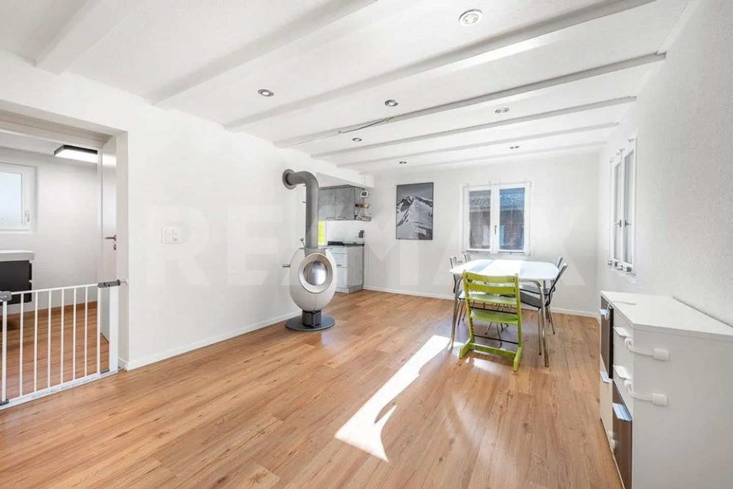 Living and working in a completely renovated single-family house - Photo 3 of 13
