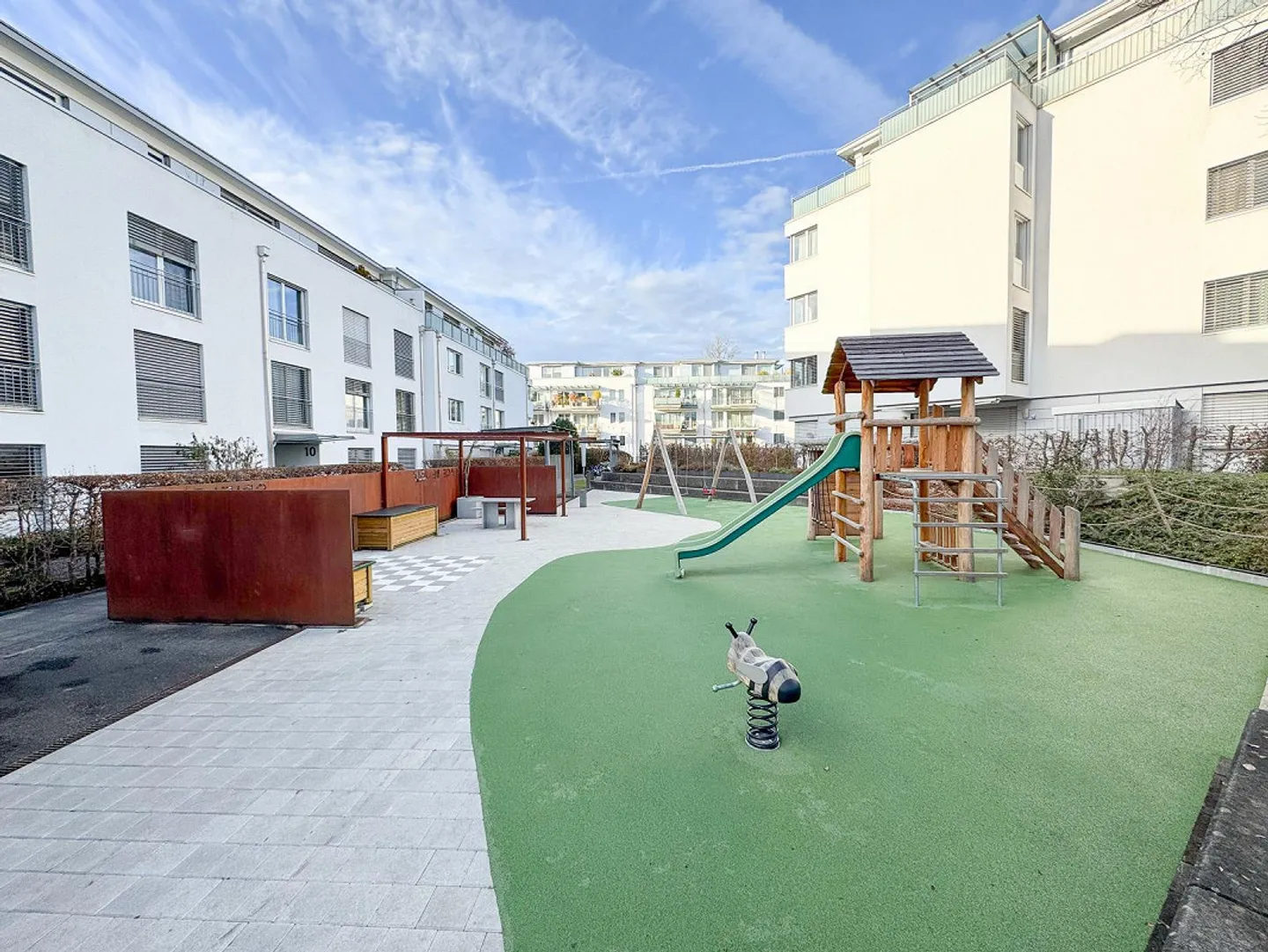 VOTRE NOUVEAU FOYER - APPARTEMENT DE 4,5 PIÈCES À GREIFENSEE - Photo 2 sur 12