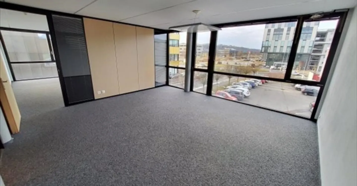 Office space for rent - Photo 1 of 6