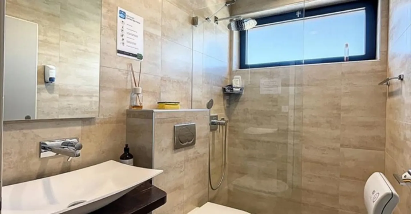 Office space for rent - Photo 2 of 6