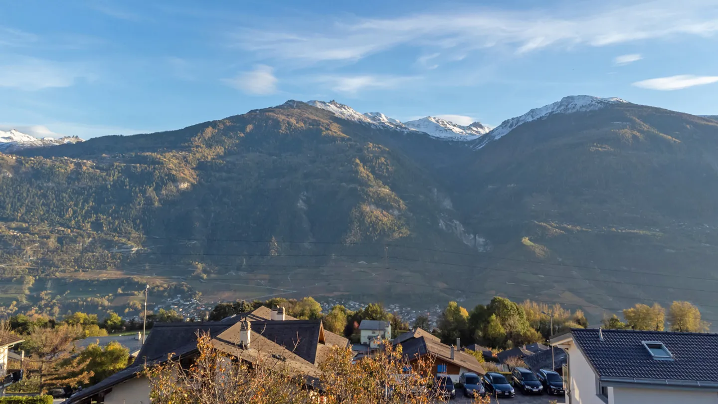 For Sale: Modern 5.5-Room Villa in Crans-Montana - Photo 3 of 5