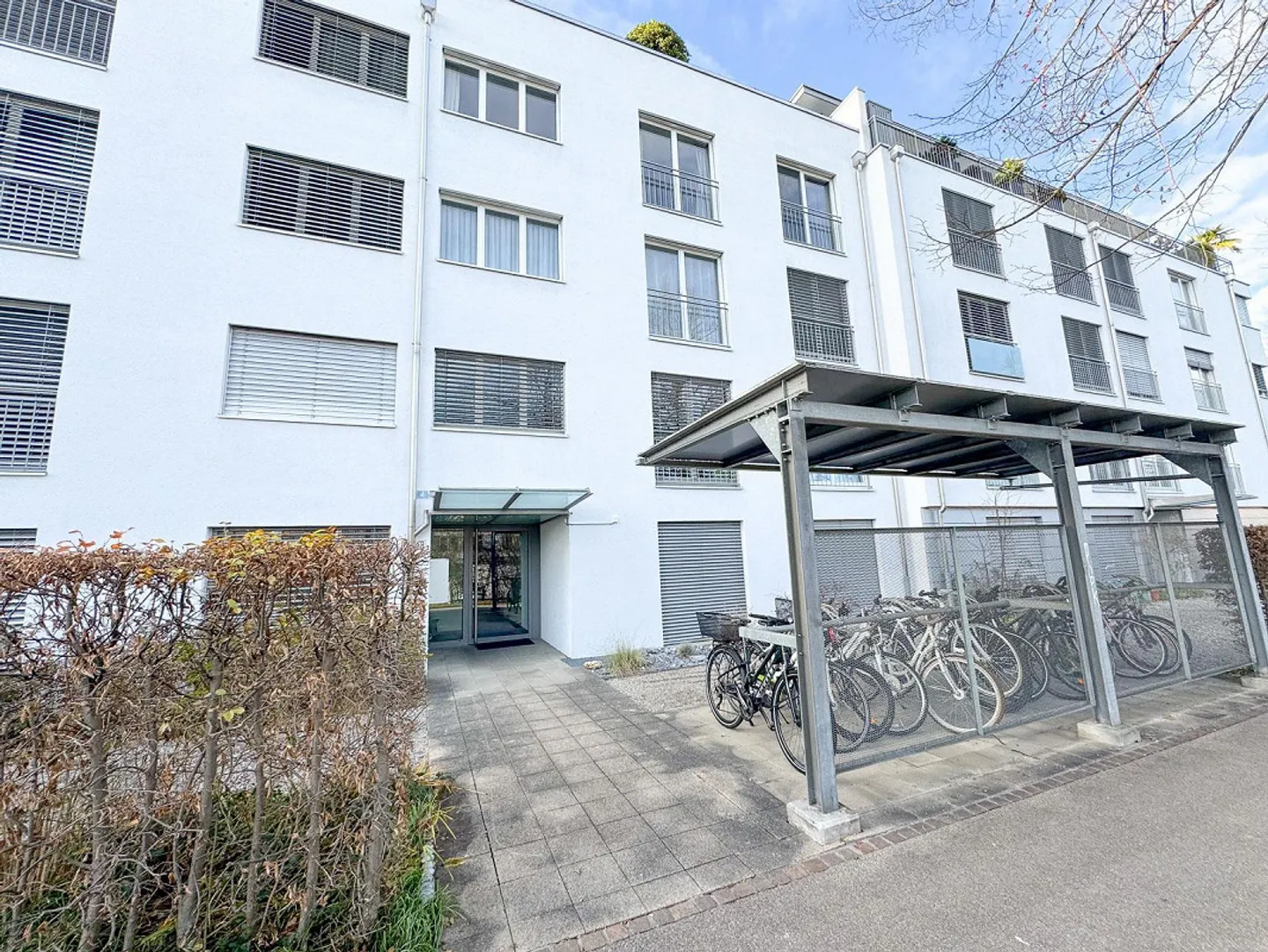 VOTRE NOUVEAU FOYER - APPARTEMENT DE 4,5 PIÈCES À GREIFENSEE - Photo 1 sur 12