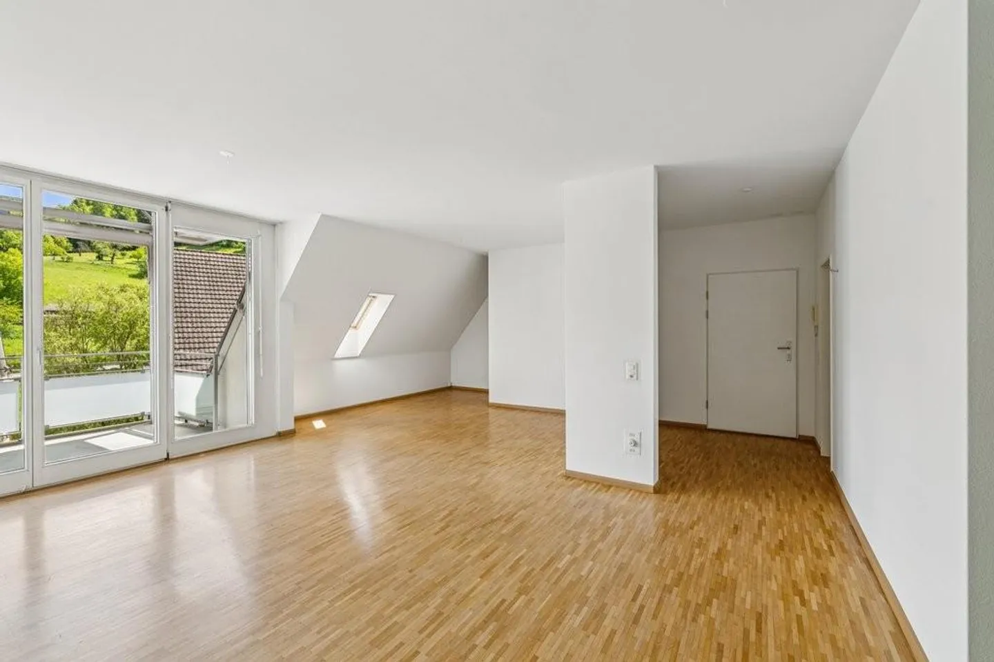 Naturnah wohnen mit besonderem Extra 4.5-Zi.Whg mit eigenem Dachspitz - Photo 4 of 8
