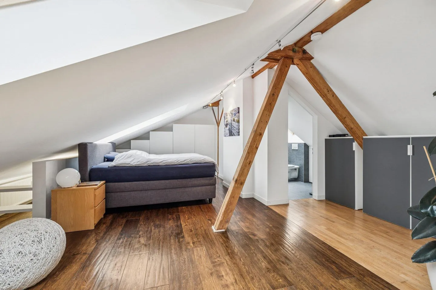 Maisonette élégante avec vue et flair urbain - Photo 12 sur 16