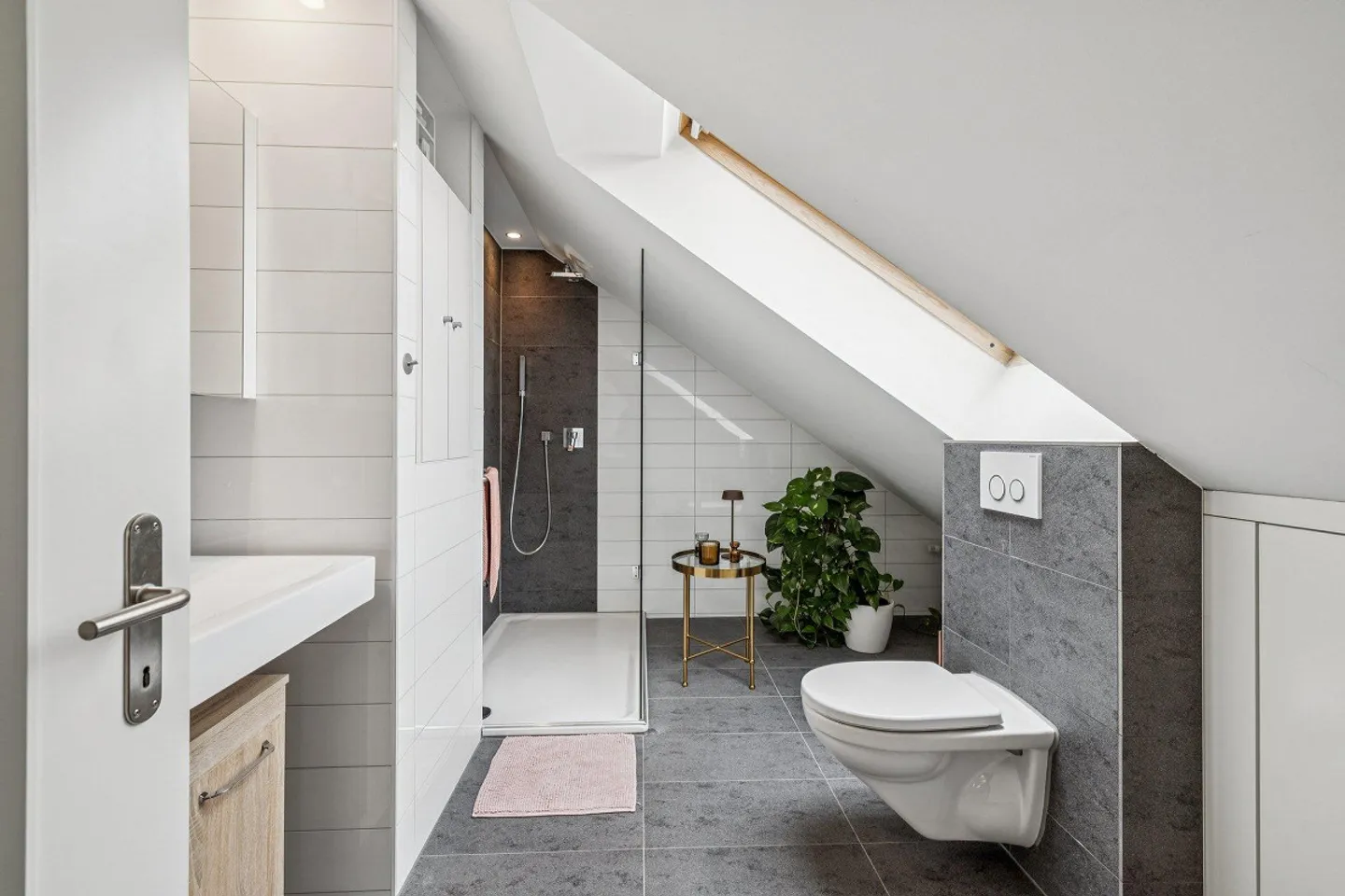 Maisonette élégante avec vue et flair urbain - Photo 13 sur 16