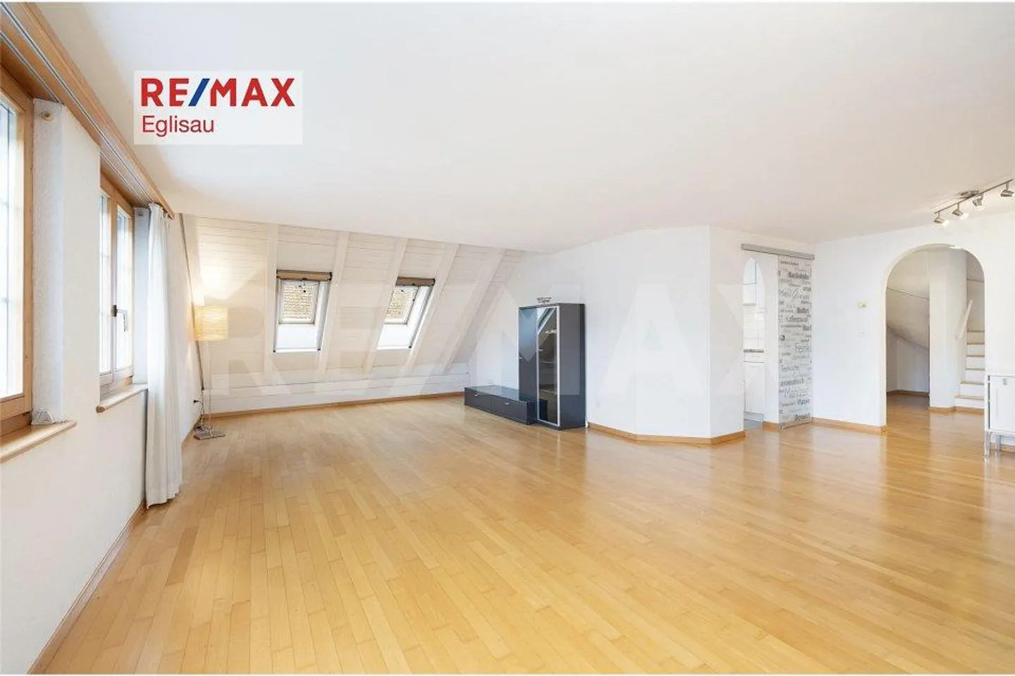 Maisonette with unique architecture and versatile living spaces - Photo 1 of 13
