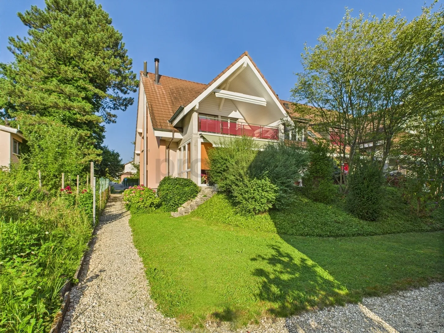 Unique 4.5-room penthouse with fireplace in Laufen, Canton BL - Photo 1 of 13