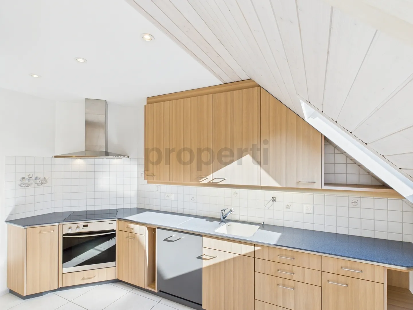 Unique 4.5-room penthouse with fireplace in Laufen, Canton BL - Photo 4 of 13