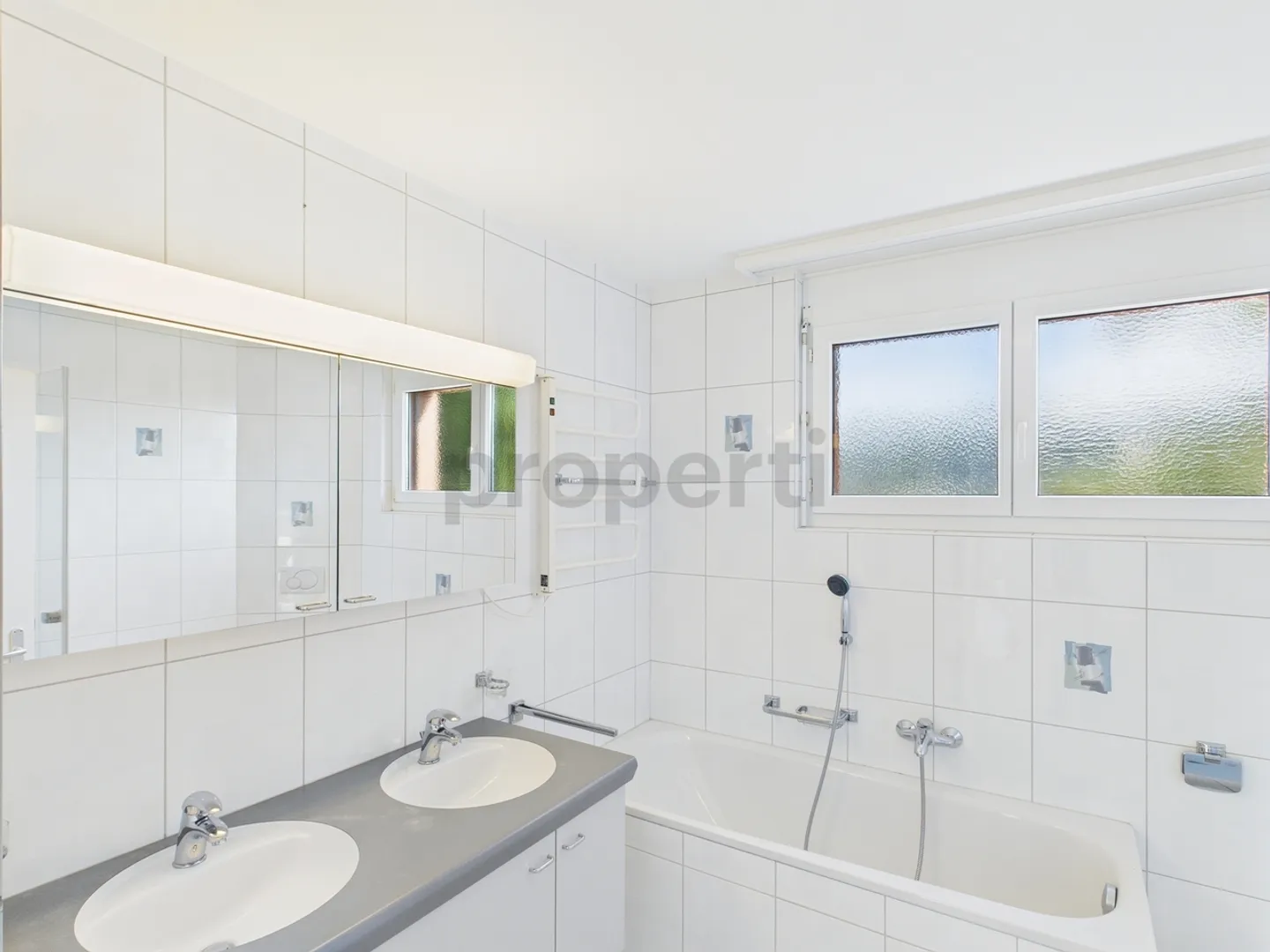 Unique 4.5-room penthouse with fireplace in Laufen, Canton BL - Photo 9 of 13