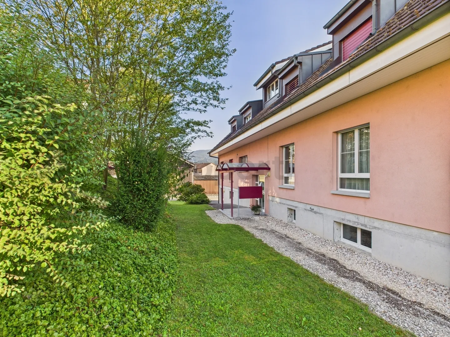 Unique 4.5-room penthouse with fireplace in Laufen, Canton BL - Photo 12 of 13