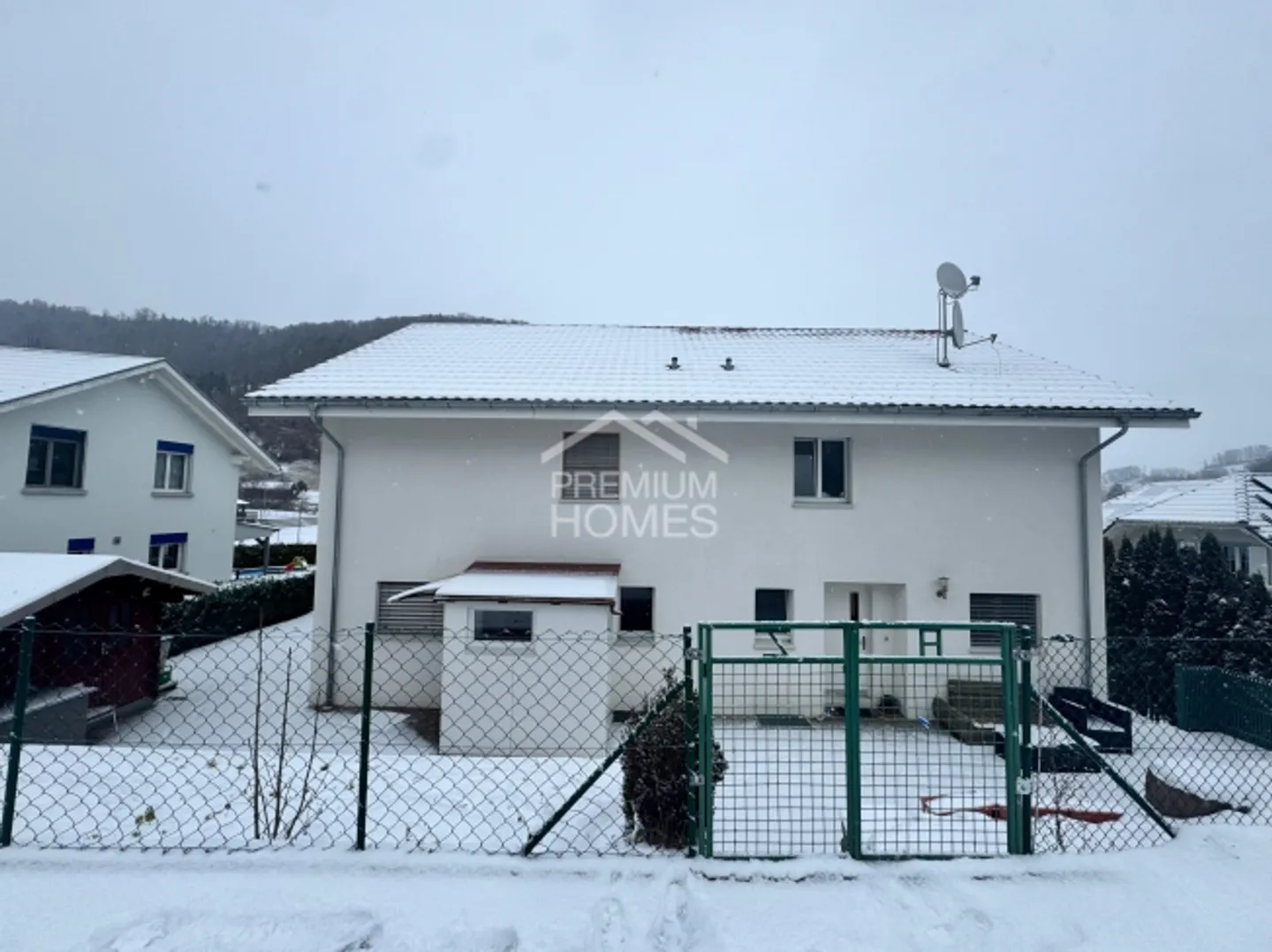 Charming Family Home with Garden - Photo 1 of 5