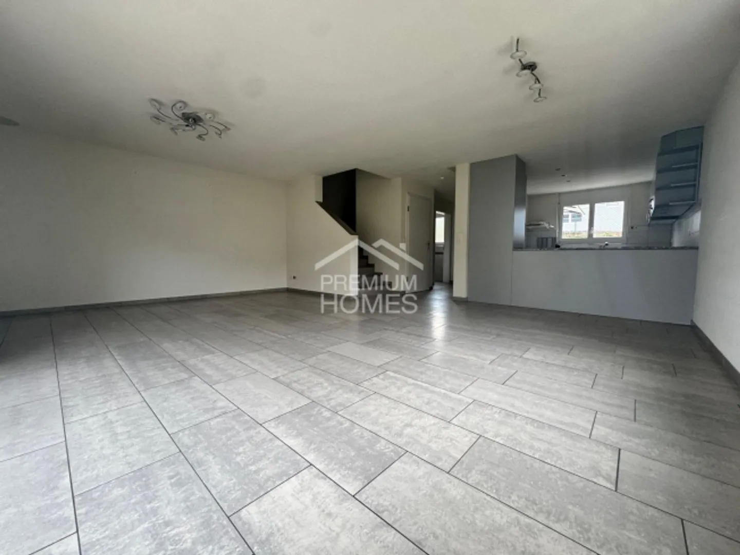 Charming Family Home with Garden - Photo 3 of 5